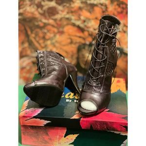 ITALINA PEWTER PERFORATED BOOTIES SIZE 6.5